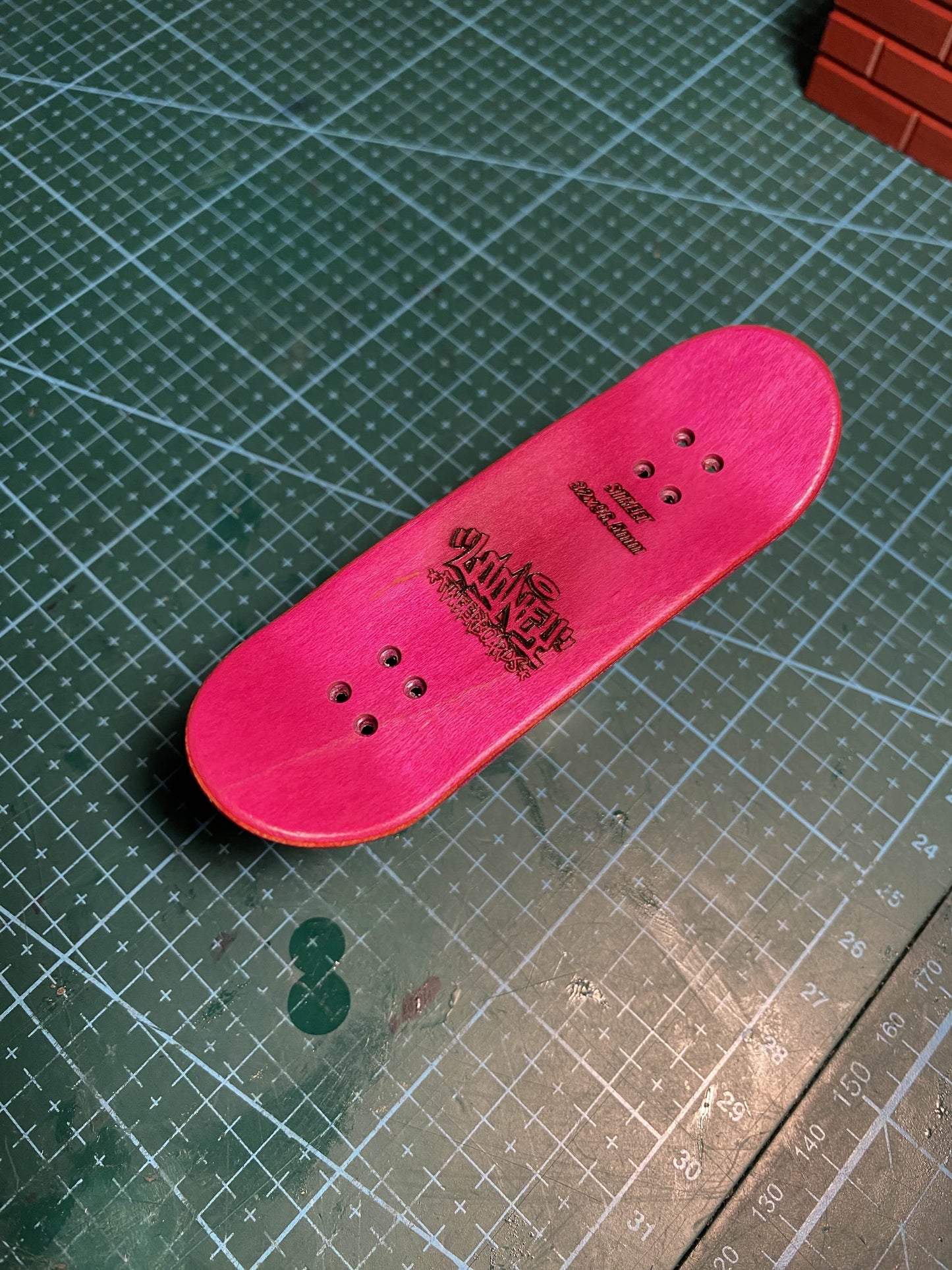 Jujutsu Kaisen Fingerskateboard, 32x96.5mm pro fingerboard