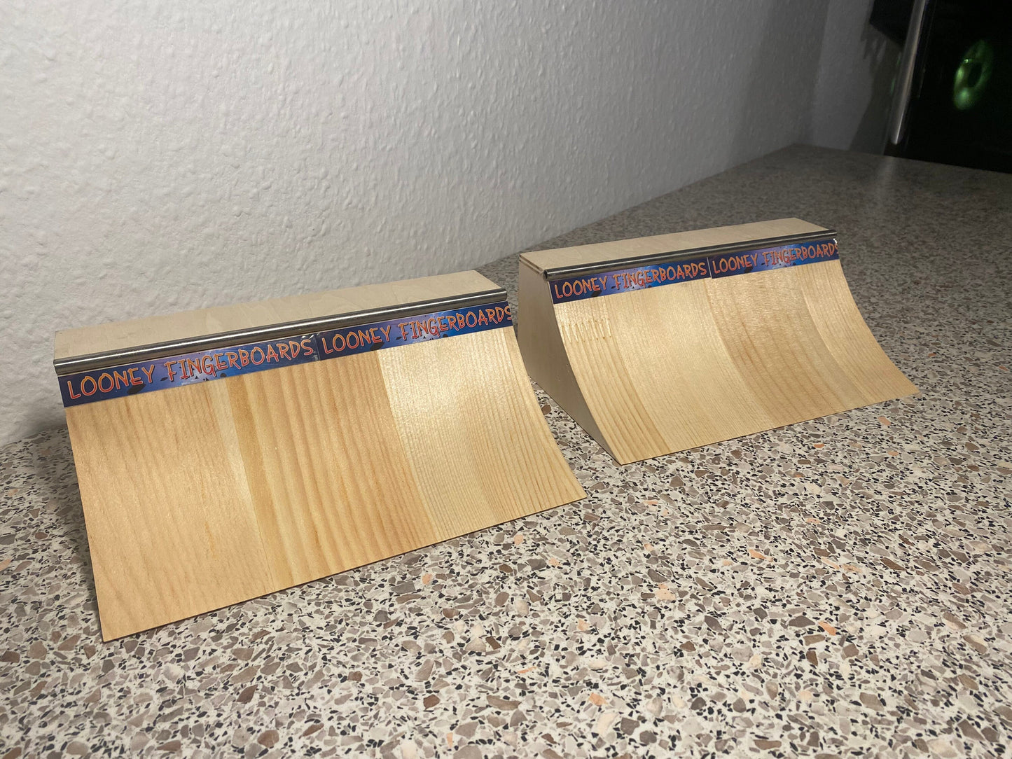 NEW Mini Quarter Pipe, Fingerskateboard quarter ramp, fingerboard obstacle halfpipe