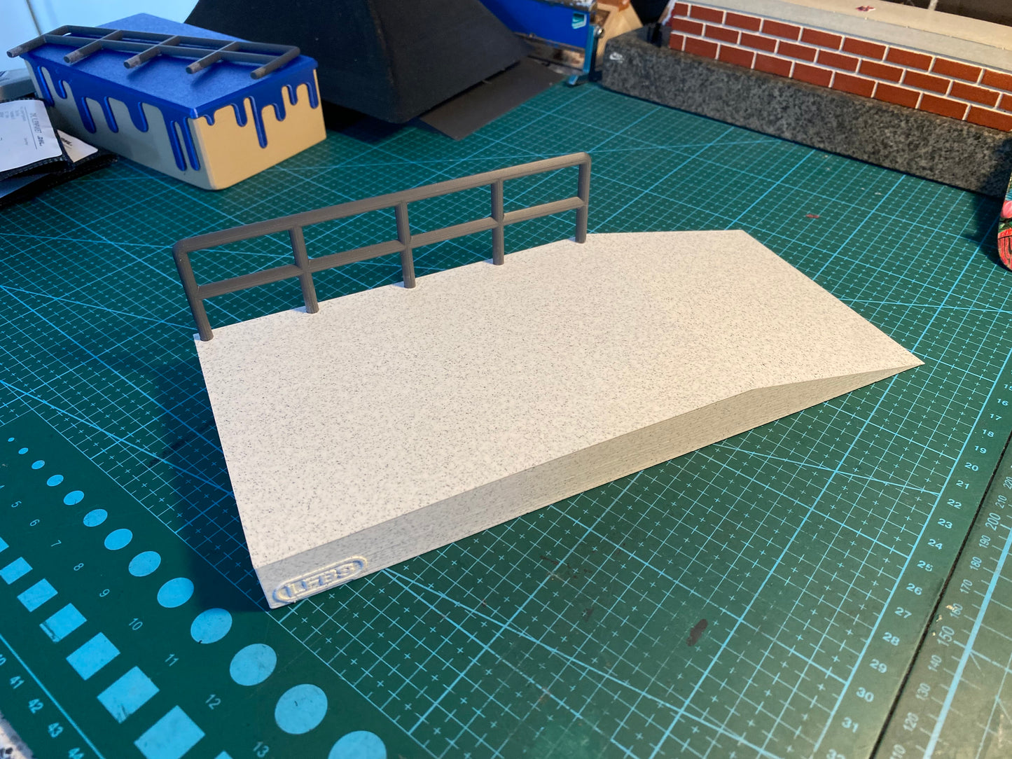 Kicker to Rail obstacle, 3D printed marble ramp fingerskateboard