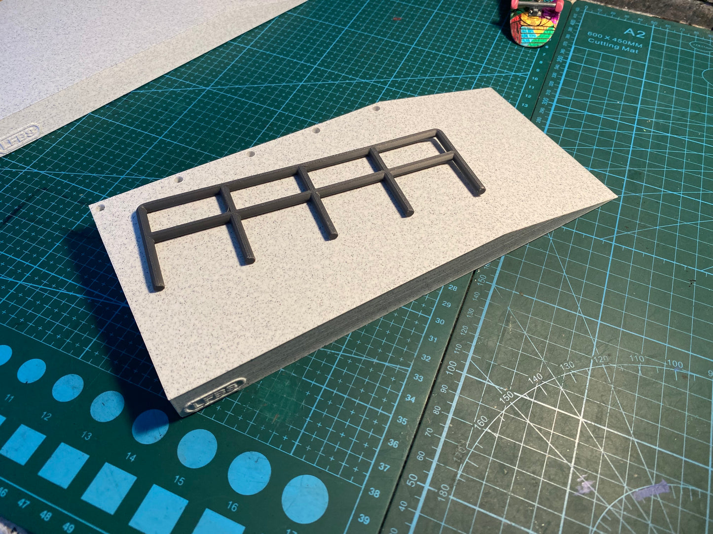 Kicker to Rail obstacle, 3D printed marble ramp fingerskateboard