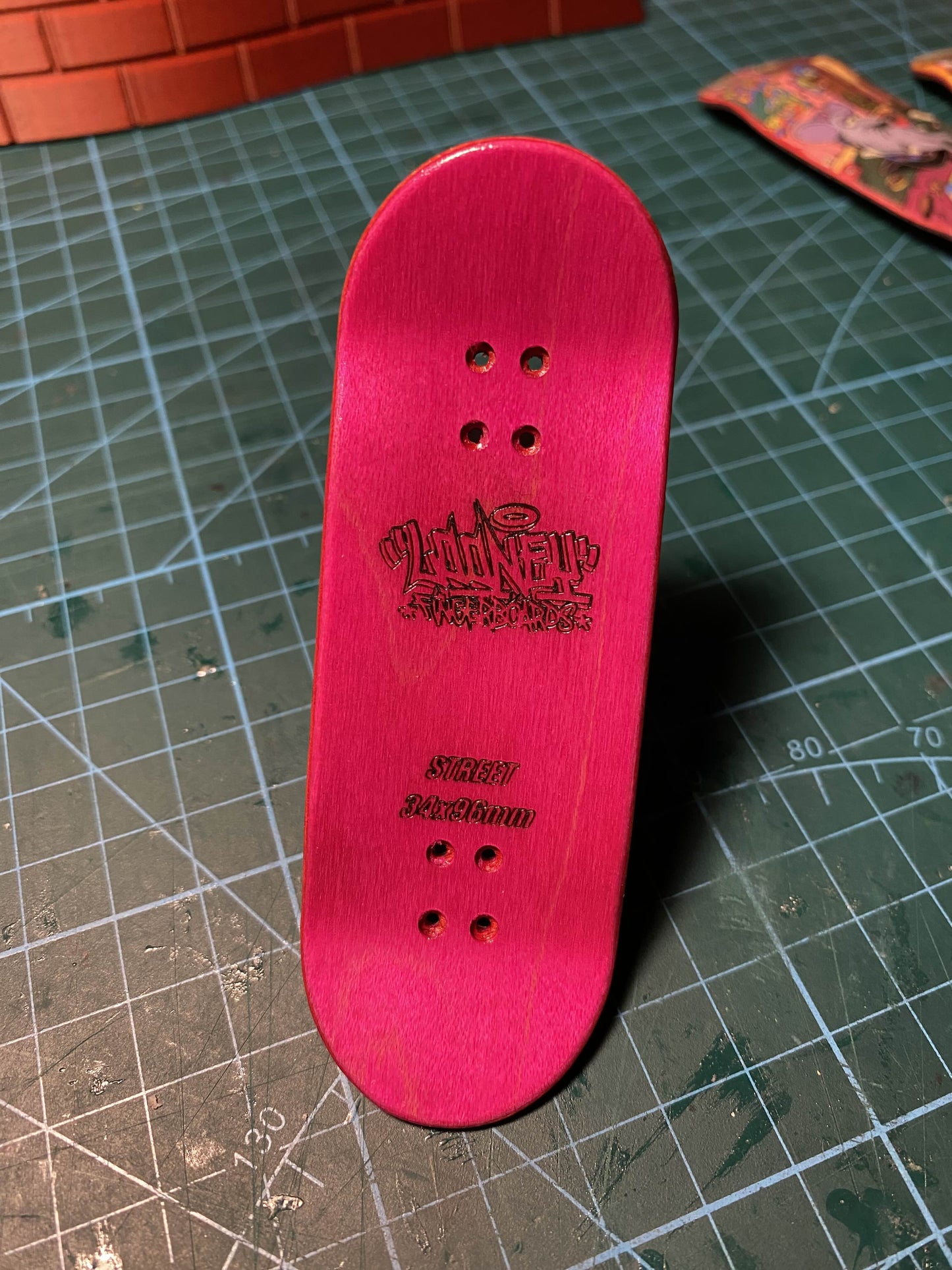 Alice in Wonderland Fingerskateboard, 34x96mm pro fingerboard