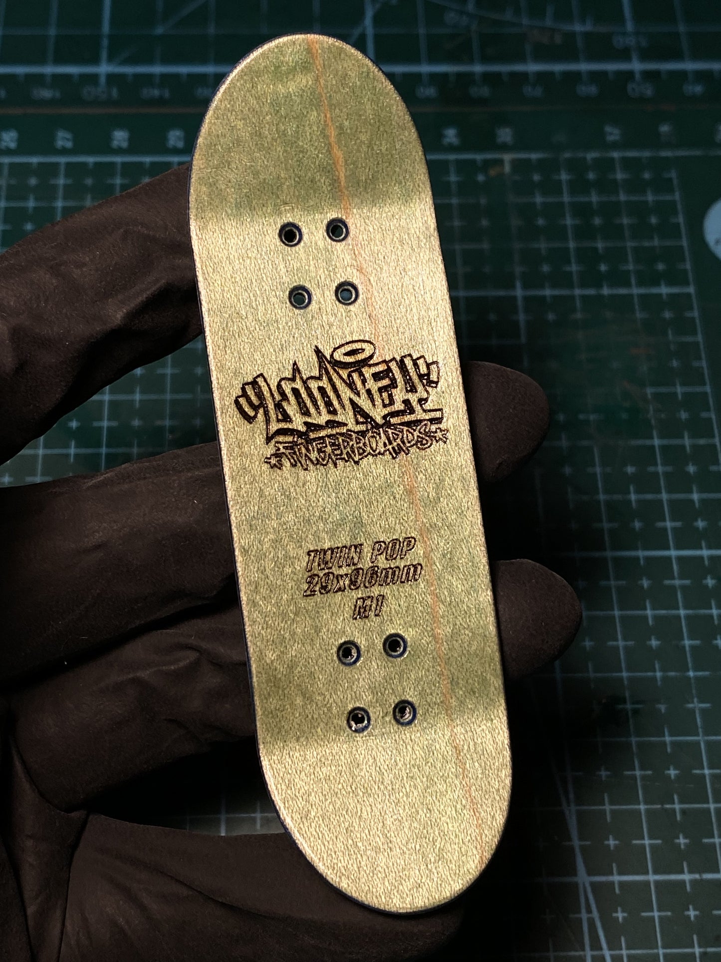 Big Brother is watching you! fingerskateboard, 29mm Popsicle