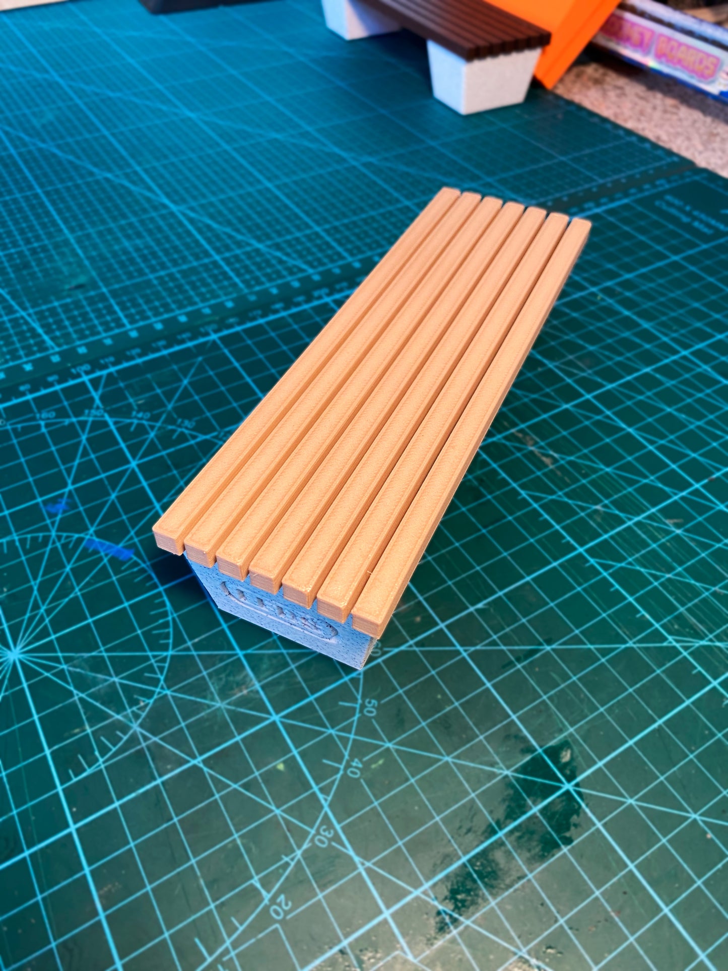Fingerskateboard Park Bench V1, 3D printed urban park bench fingerboard ramp